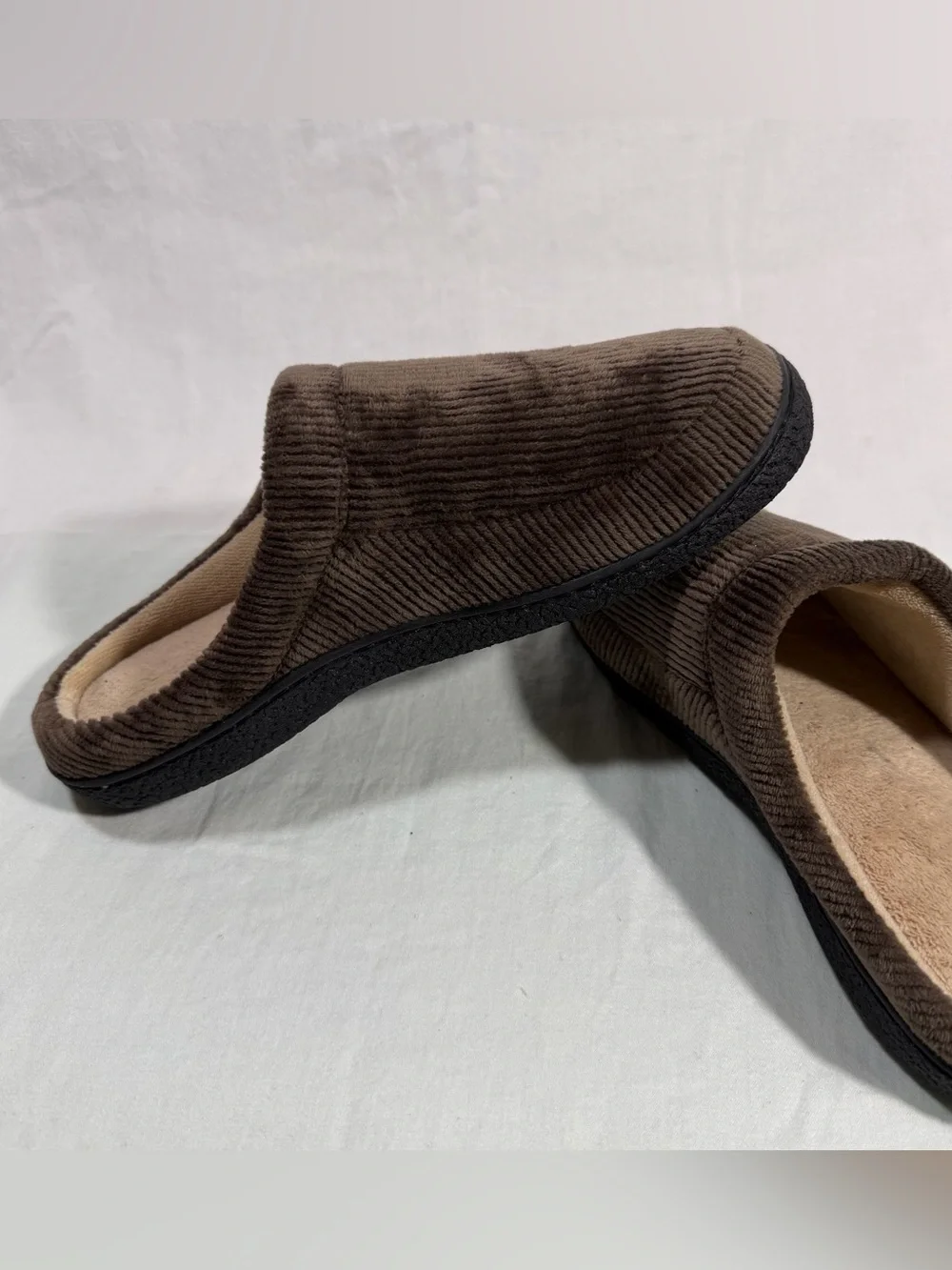 Isotoner Men's Brown Corduroy Slip-On Memory Foam House Slippers Size 8-9